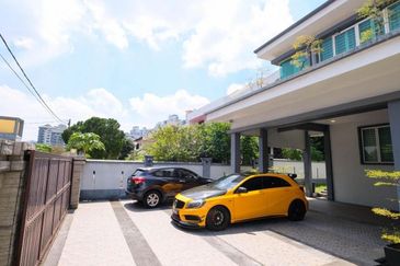 DOUBLE STOREY BUNGALOW SS7 KELANA JAYA - WALKING DISTANCE TO PARADIGM MALL