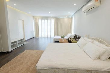 DOUBLE STOREY BUNGALOW SS7 KELANA JAYA - WALKING DISTANCE TO PARADIGM MALL