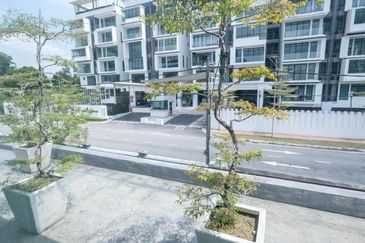DOUBLE STOREY BUNGALOW SS7 KELANA JAYA - WALKING DISTANCE TO PARADIGM MALL