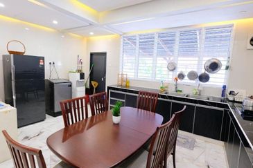 DOUBLE STOREY BUNGALOW SS7 KELANA JAYA - WALKING DISTANCE TO PARADIGM MALL
