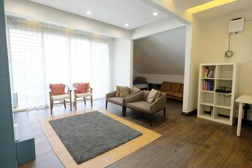 DOUBLE STOREY BUNGALOW SS7 KELANA JAYA - WALKING DISTANCE TO PARADIGM MALL