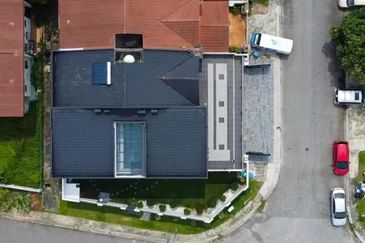 SETIA ALAM CORNER LOT DOUBLE STOREY HOUSE FULLY RENOVATED WITH SWIMMING POOL