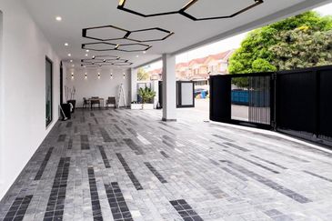 SETIA ALAM CORNER LOT DOUBLE STOREY HOUSE FULLY RENOVATED WITH SWIMMING POOL