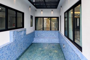 SETIA ALAM CORNER LOT DOUBLE STOREY HOUSE FULLY RENOVATED WITH SWIMMING POOL