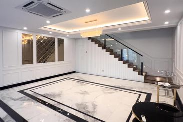 SETIA ALAM CORNER LOT DOUBLE STOREY HOUSE FULLY RENOVATED WITH SWIMMING POOL