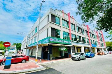 Corner 3 Storey Shoplot Facing Mainroad, Siera Park @ Ara Damansara