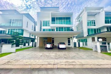 Fully Furnished 3.5 Storey Bungalow, Aspen Garden @ Cyberjaya