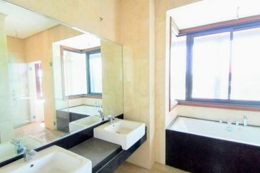 Renovated 3 Storey Bungalow Freehold 8310sf at Primo Enclave, Bukit Jelutong, Selangor