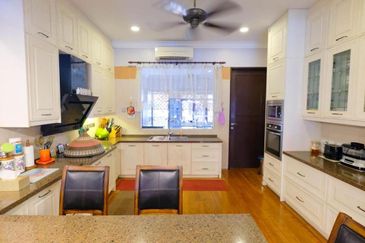 DOUBLE STOREY BUNGALOW JALAN PJU, LAMAN ARA , ARA DAMANSARA