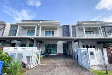 2 Storey Superlink Anggun 1, Setia Alam nearby Setia City Mall