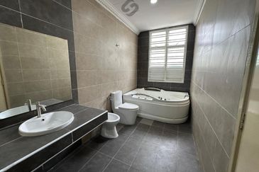 Triple Storey House Anjung Sari Setia Alam Shah Alam