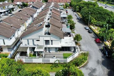 Corner Lot Renovated 2-Storey Linkhouse Facing Open @ Jalan Zapin, Bandar Bukit Raja, Klang