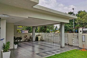 Corner Lot Renovated 2-Storey Linkhouse Facing Open @ Jalan Zapin, Bandar Bukit Raja, Klang