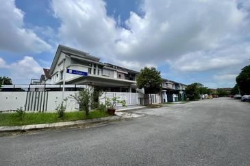 Corner Lot Renovated 2-Storey Linkhouse Facing Open @ Jalan Zapin, Bandar Bukit Raja, Klang