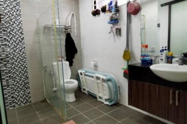 Corner Lot Renovated 2-Storey Linkhouse Facing Open @ Jalan Zapin, Bandar Bukit Raja, Klang