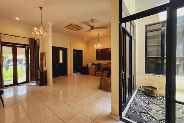 Double Storey Linked House, Jalan Birai @ Bukit Jelutong, Shah Alam