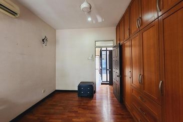 Double Storey Linked House, Jalan Birai @ Bukit Jelutong, Shah Alam