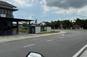 Corner Lot 2-Storey Link House, Jalan Ulek Mayang, Bandar Bukit Raja, Klang, Selangor