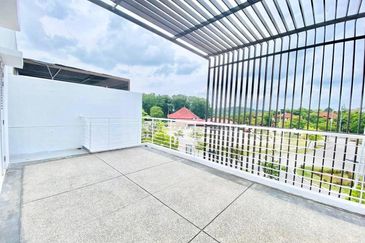 Renovated 2.5-Storey Hyperlink House, Duta Villa @ Presint 14, Putrajaya
