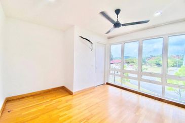 Renovated 2.5-Storey Hyperlink House, Duta Villa @ Presint 14, Putrajaya