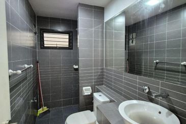 Renovated 22x75 Two Storey Terrace (Avani) @ Jalan Rodat Bandar Bukit Raja Klang
