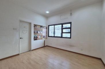 Renovated 22x75 Two Storey Terrace (Avani) @ Jalan Rodat Bandar Bukit Raja Klang