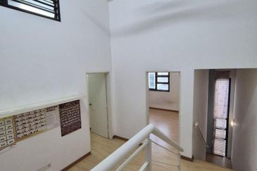 Renovated 22x75 Two Storey Terrace (Avani) @ Jalan Rodat Bandar Bukit Raja Klang