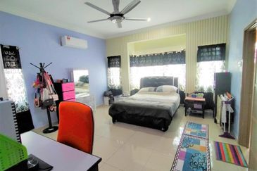 End Lot Double Storey Terrace Kelana Idaman, Petaling Jaya (Near LRT Ara Damansara)