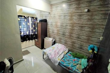 End Lot Double Storey Terrace Kelana Idaman, Petaling Jaya (Near LRT Ara Damansara)