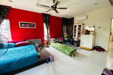 Semi-D Double Storey Corner Lot @ Jalan Aman Perdana Bukit Raja Klang