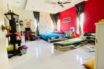 Semi-D Double Storey Corner Lot @ Jalan Aman Perdana Bukit Raja Klang