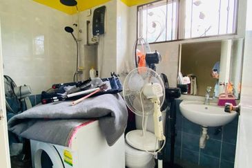 Semi-D Double Storey Corner Lot @ Jalan Aman Perdana Bukit Raja Klang