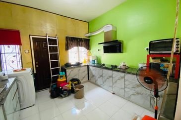 Semi-D Double Storey Corner Lot @ Jalan Aman Perdana Bukit Raja Klang