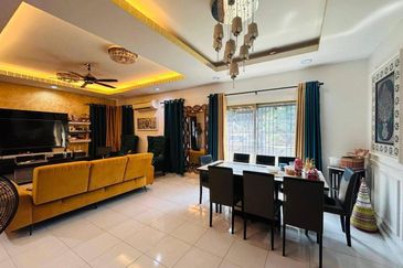 Semi-D Double Storey Corner Lot @ Jalan Aman Perdana Bukit Raja Klang