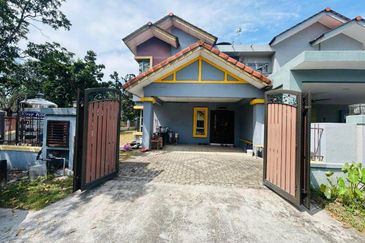 Semi-D Double Storey Corner Lot @ Jalan Aman Perdana Bukit Raja Klang