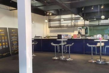 Factory Warehouse Showroom @ Glenmarie, Shah Alam