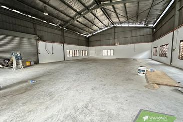 Kampung Padang Jawa Warehouse for Rent