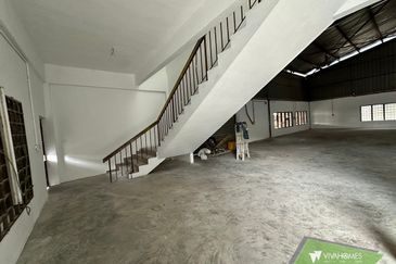 Kampung Padang Jawa Warehouse for Rent