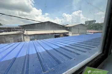 Kampung Padang Jawa Warehouse for Rent