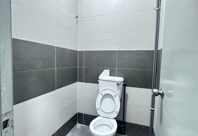 Semi Detached Factory 2nd Floor Fully Furnished Office For Rent