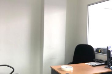 Leisure Commerce Square