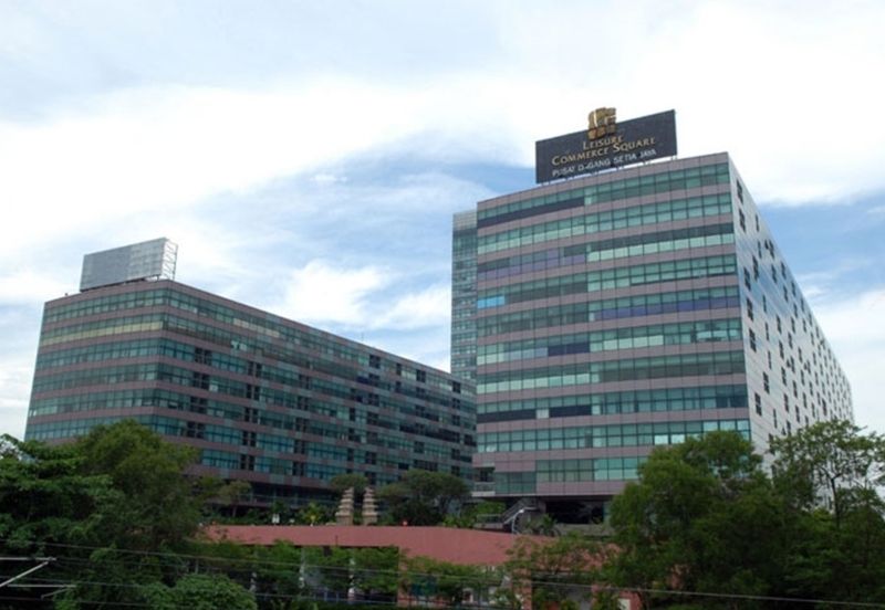 Leisure Commerce Square