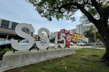 Subang Jaya 3 Storey Corner Shop