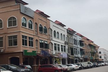 Puchong Bandar Puteri 3 Storey Corner Shop