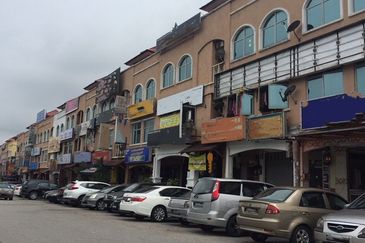 Puchong Bandar Puteri 3 Storey Corner Shop