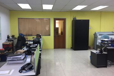 Puchong Bandar Puteri 3 Storey Corner Shop