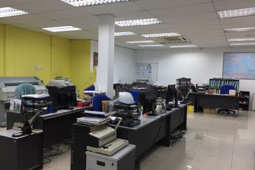 Puchong Bandar Puteri 3 Storey Corner Shop