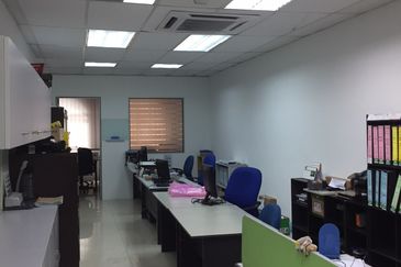 Puchong Bandar Puteri 3 Storey Corner Shop