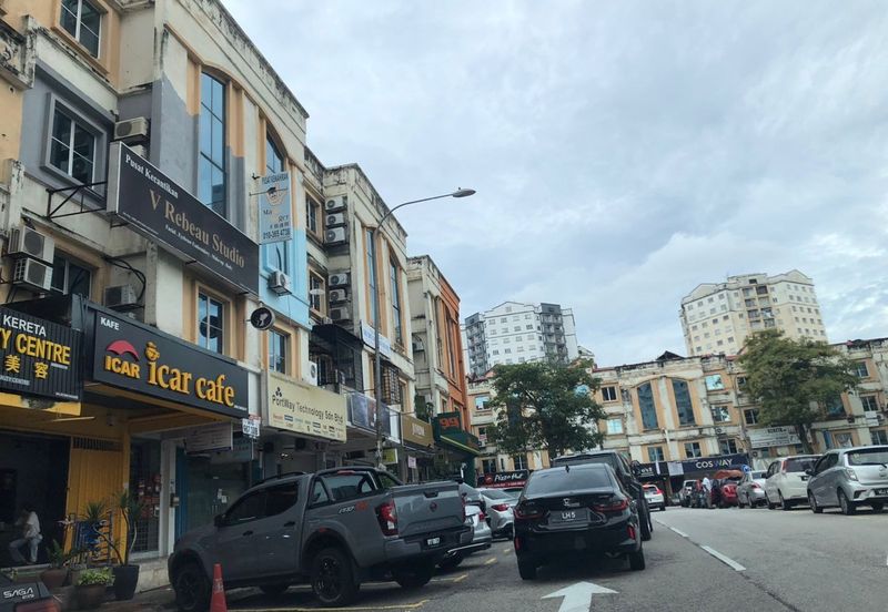 Medan Putra Business Centre