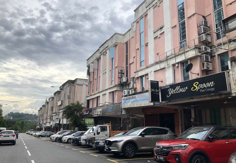 Medan Putra Business Centre